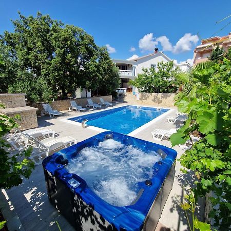 Pool Apartments Knezevic Novaglia Esterno foto