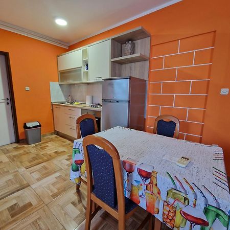 Pool Apartments Knezevic Novaglia Esterno foto