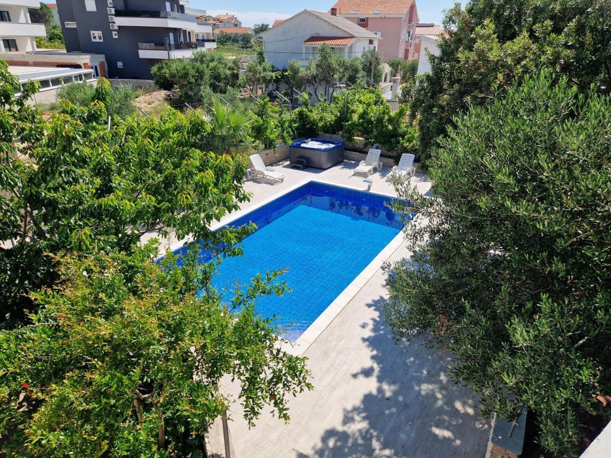 Pool Apartments Knezevic Novaglia Esterno foto