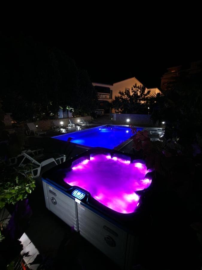 Pool Apartments Knezevic Novaglia Esterno foto