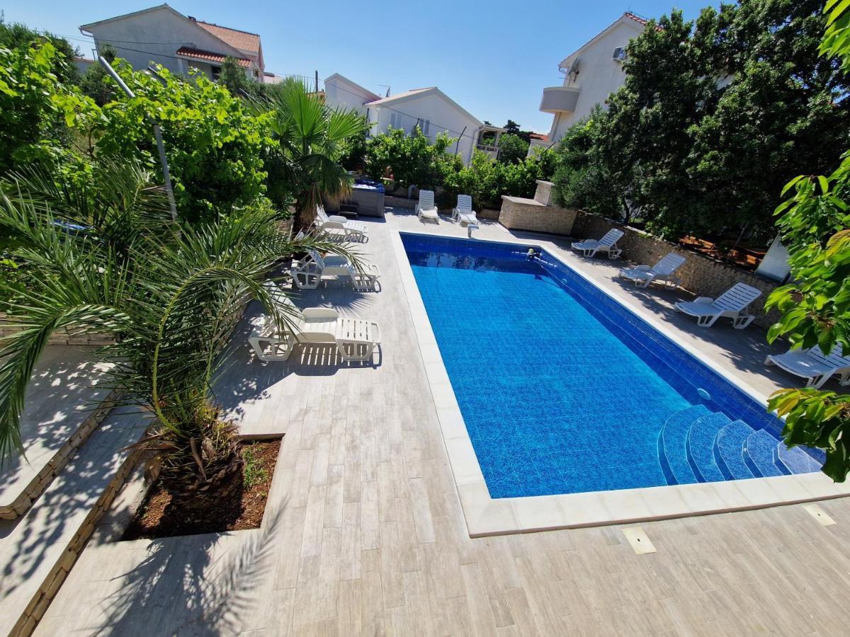 Pool Apartments Knezevic Novaglia Esterno foto