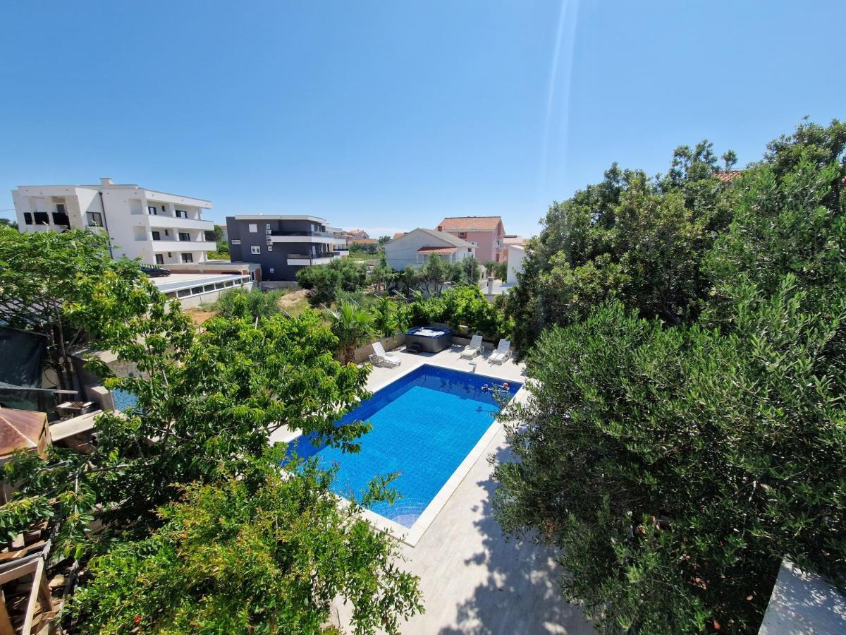 Pool Apartments Knezevic Novaglia Esterno foto