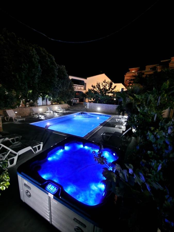 Pool Apartments Knezevic Novaglia Esterno foto
