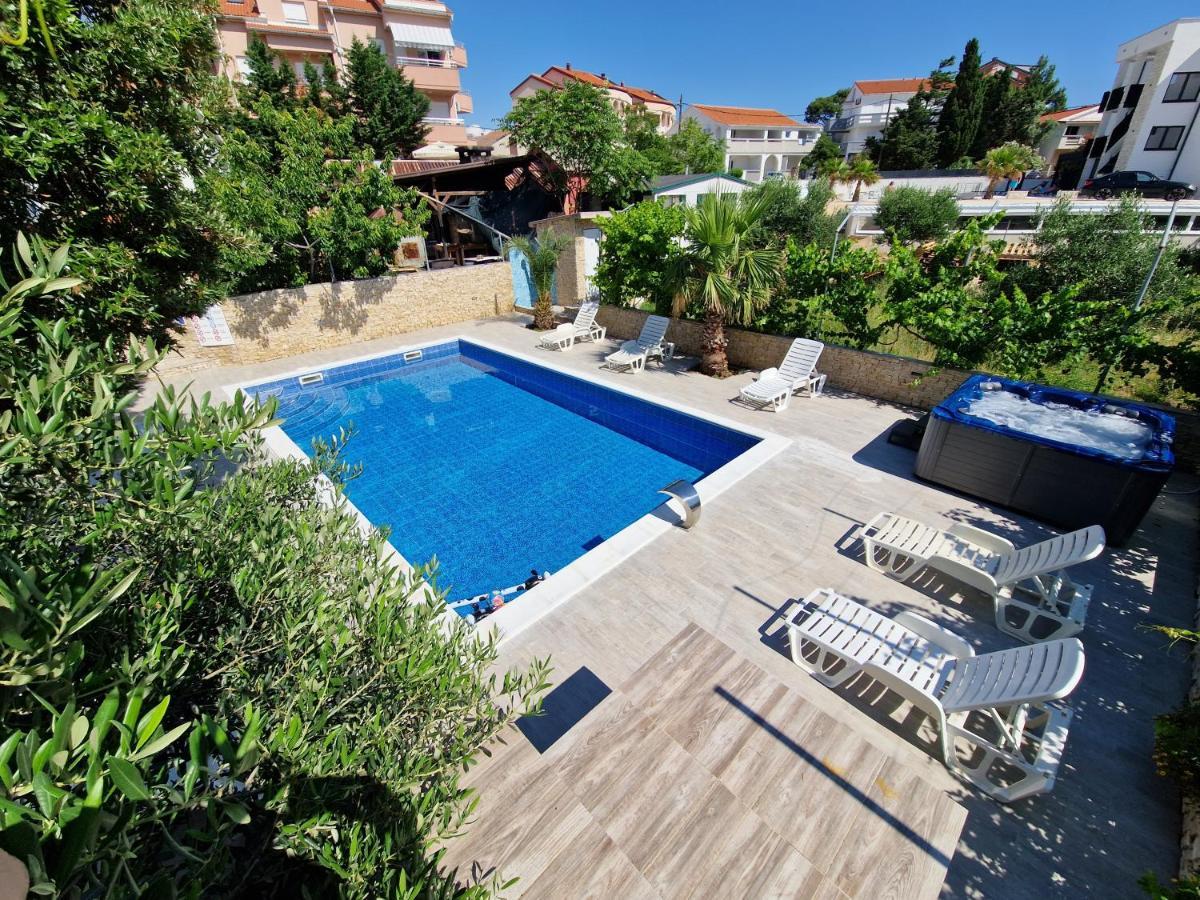 Pool Apartments Knezevic Novaglia Esterno foto