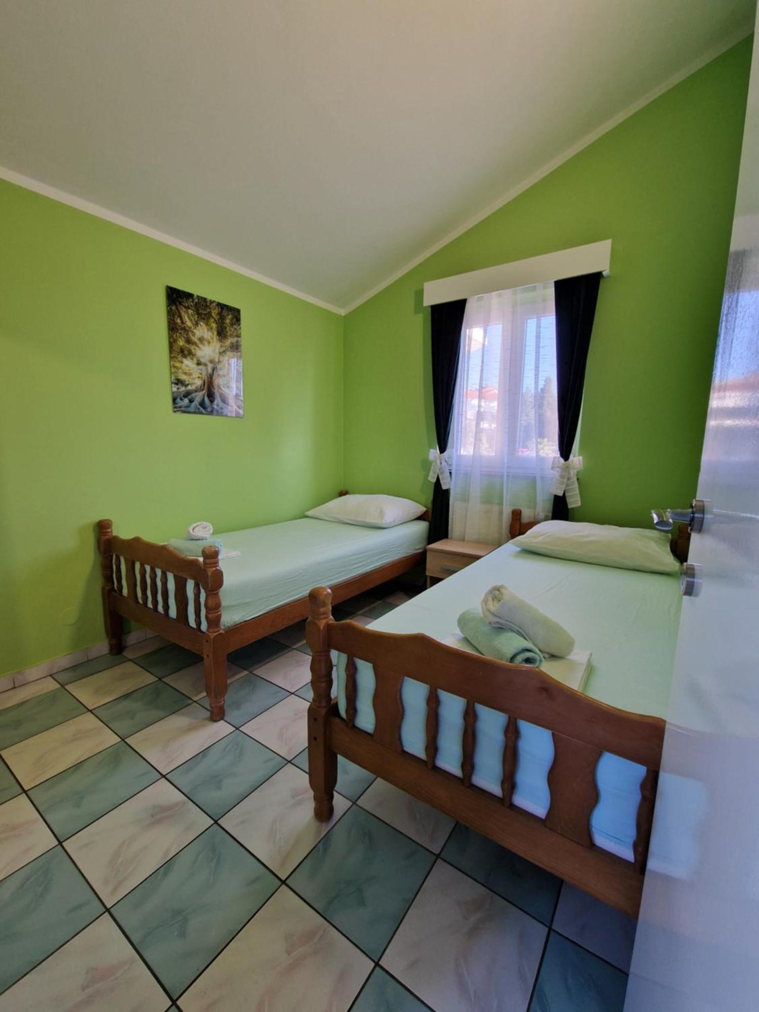 Pool Apartments Knezevic Novaglia Esterno foto