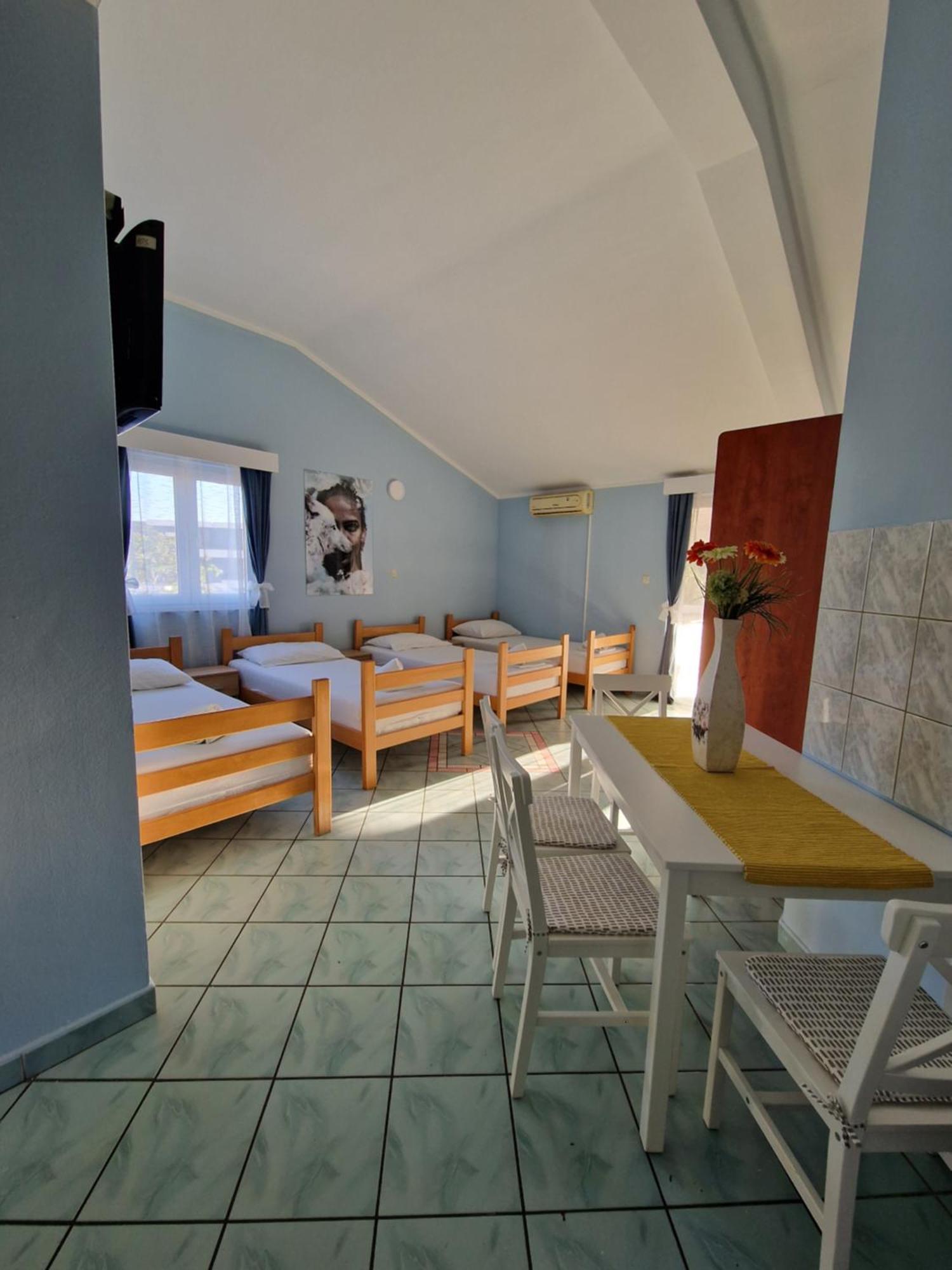 Pool Apartments Knezevic Novaglia Esterno foto