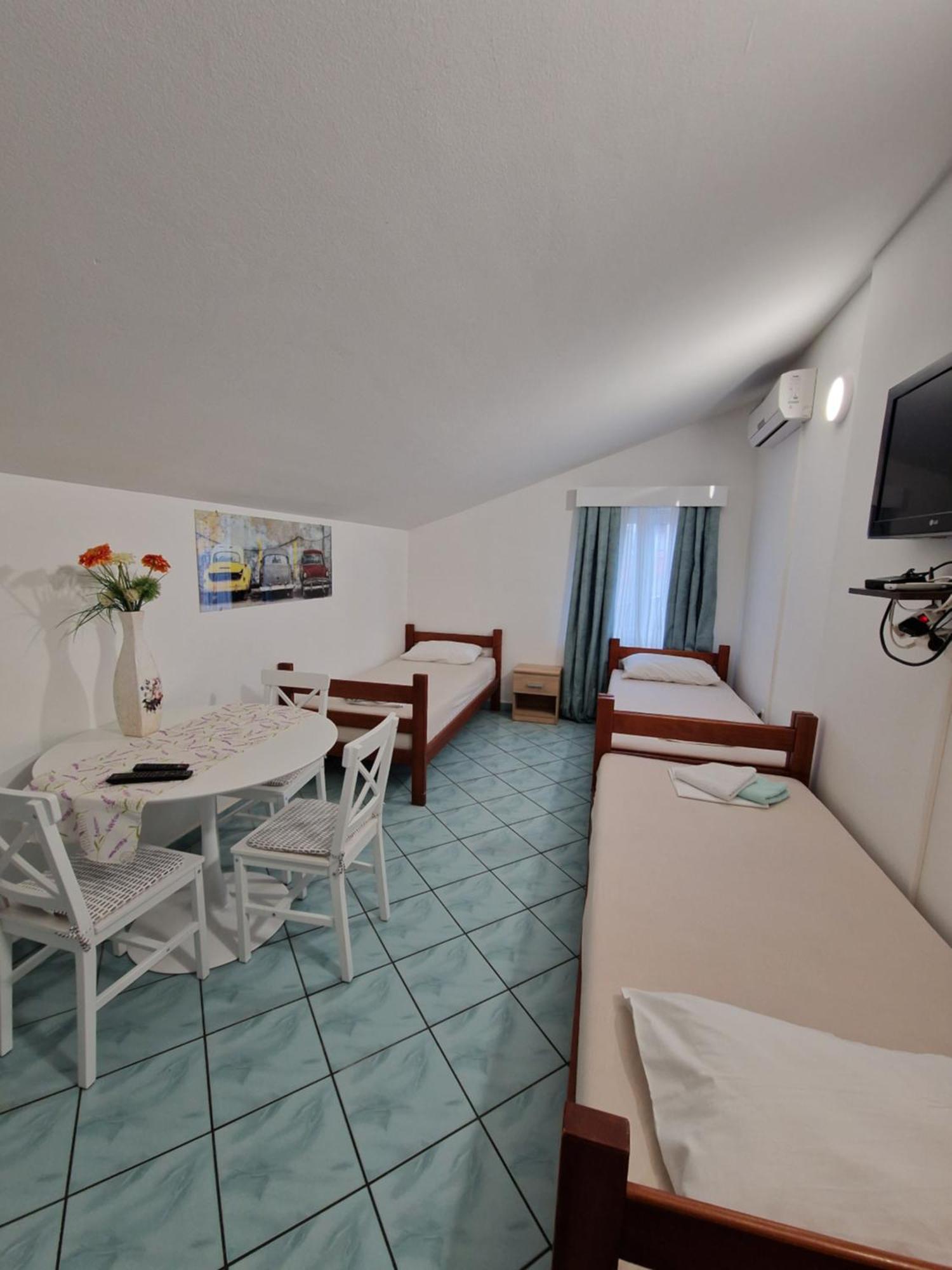 Pool Apartments Knezevic Novaglia Esterno foto
