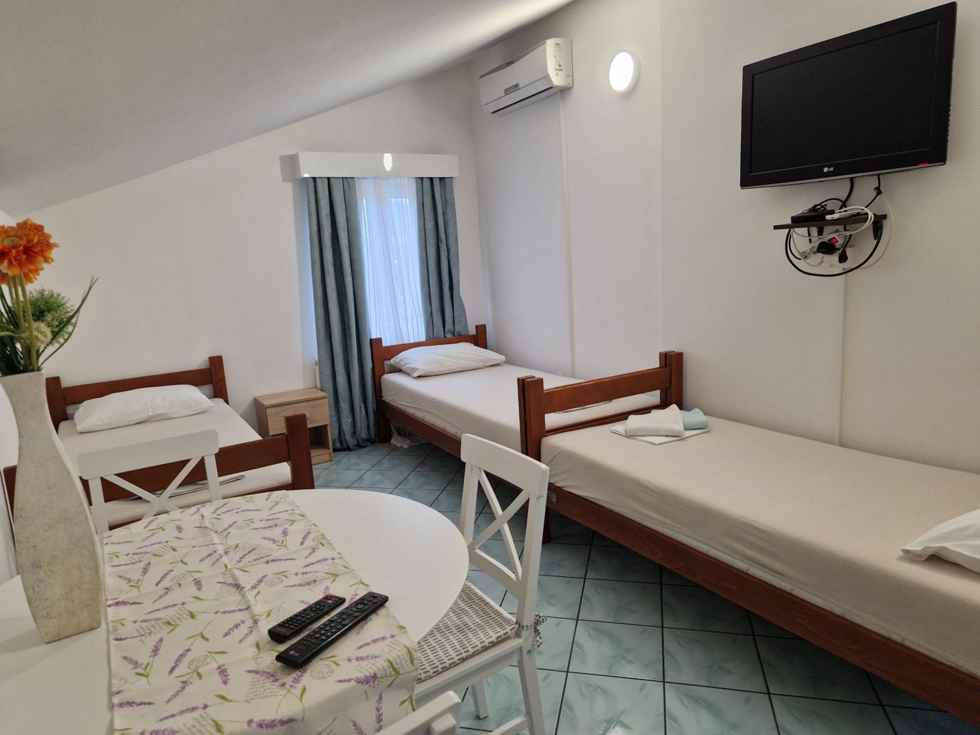 Pool Apartments Knezevic Novaglia Esterno foto