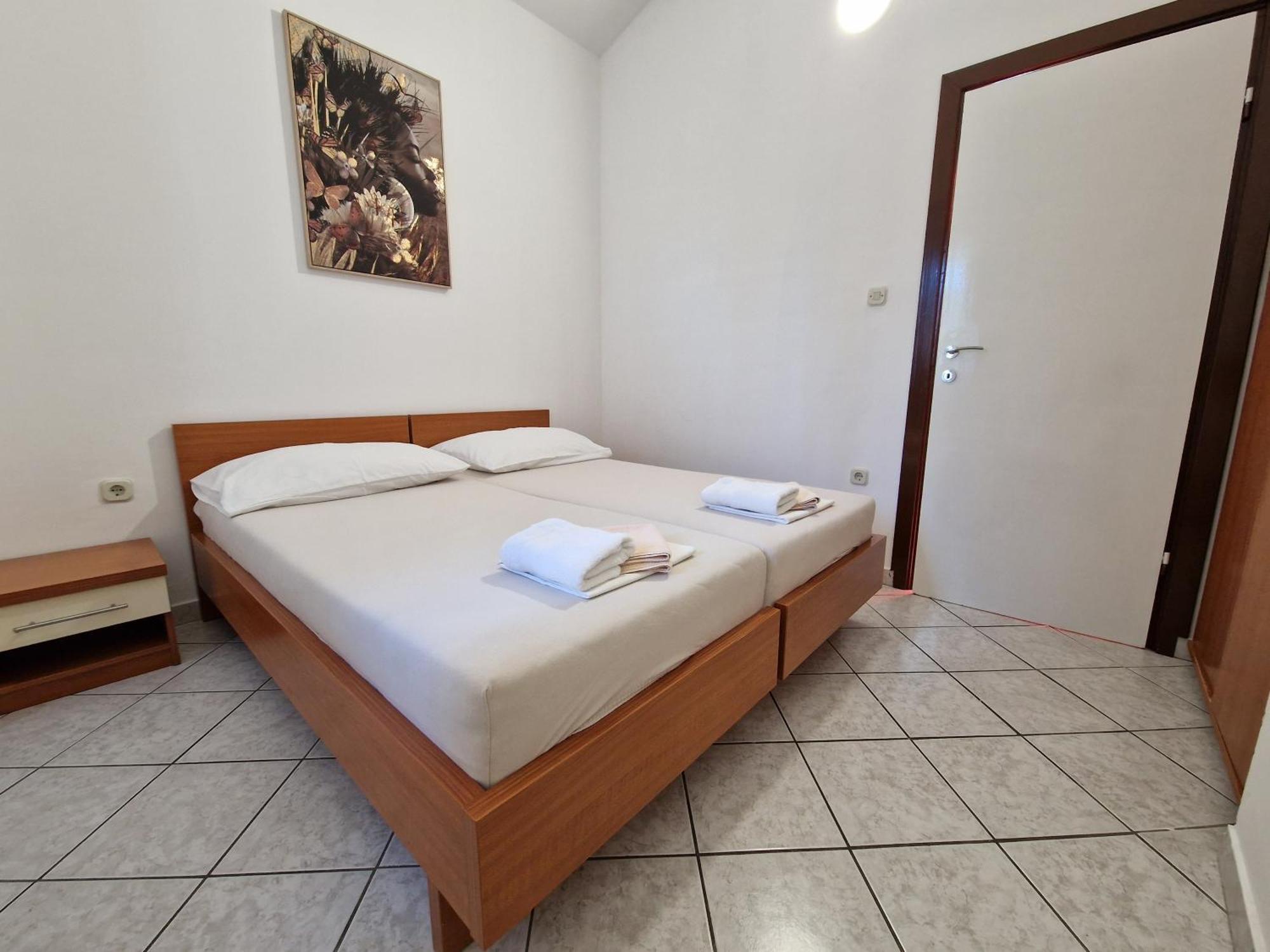 Pool Apartments Knezevic Novaglia Esterno foto